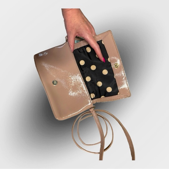 NWOT AUTHENTIC KATE SPADE NUDE/TAN PATENT LEATHER CLUTCH CROSSBODY - Picture 3 of 6